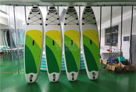 Aangepaste Groene en Gele Opblaasbare SUP Raadstribune op Paddleboard