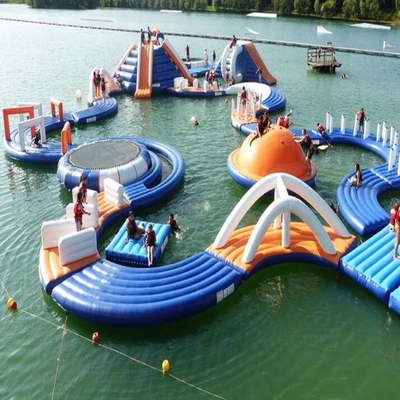 Pvc die Opblaasbare Anti UV van Aqua Park Floating Obstacle Course van het Waterpark drijven