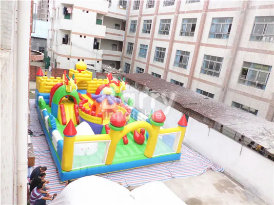 Kindvriendelijk opblaasbaar pretpark met bedrukte buitenspeeltuin Opblaasbaar springkasteel