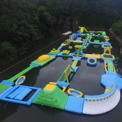 Opblaasbaar drijvend eiland trampoline aangepast zomer drijvend waterpark
