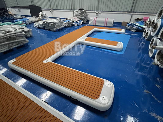 Afhankelijk van grootte Capaciteit Opblaasbaar Drijvend Dock Op maat gemaakt E-vorm Opblaasbaar Jet Ski Dock