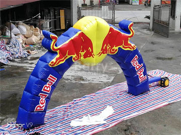 Unieke Druk Commerical die de Opblaasbare Bogen van Red Bull voor het Openen van Ceremonie adverteren