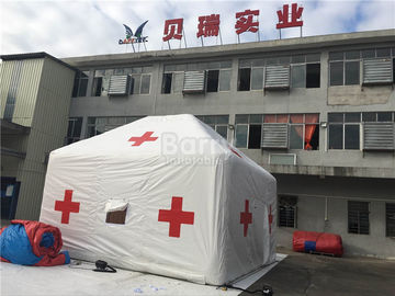 Openlucht Medische Opblaasbare Tent van het bevorderings de Witte Rode Kruis met Embleemdruk