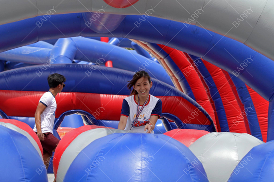 Commerciële Singapore Case Grote evenement opblaasbare 5km Reuzen opblaasbare obstakelbaan Bouncy Castle 5k Activiteiten