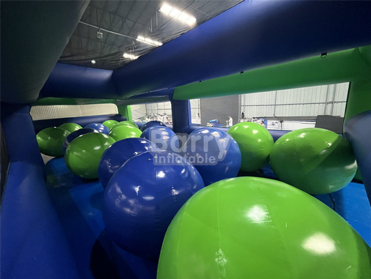 Outdoor sport spel 5 kilometer barrière opblaasbare 5k run obstakelbaan grote ballen voor commercieel evenement