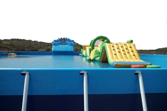 Creatief logo op maat gedrukt waterpark drijvend water obstakelbaan drijvend water speelgoed voor metaal raam zwembad