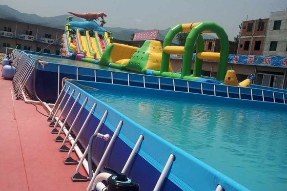 Creatief logo op maat gedrukt waterpark drijvend water obstakelbaan drijvend water speelgoed voor metaal raam zwembad