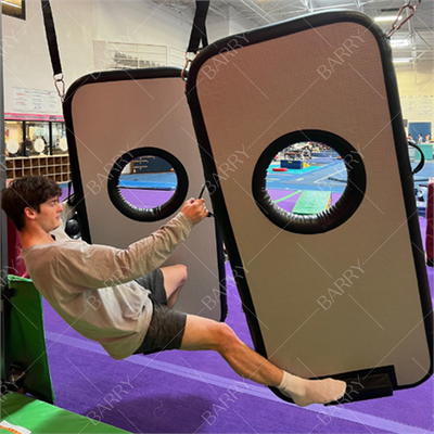 Commerciële Bounce House Air Door Ninja Warrior Drijvende obstakelbaan apparatuur voor volwassenen binnen