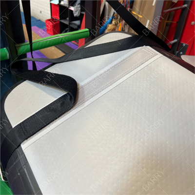Indoor speeltuin Ninja Warrior Hindernisbaan opblaasbare hangende hindernis Parkour 8ft Air Bridge