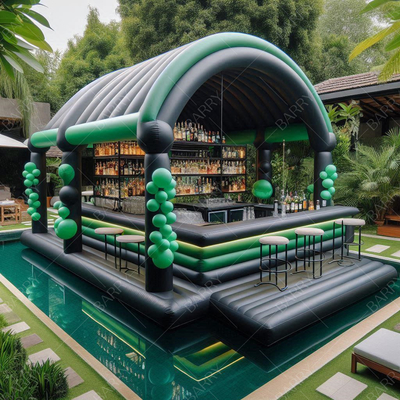 Zwarte en groene achtertuin Drijvende opblaasbare water zwembad Bar met zitplaatsen Lifesize opblaasbare zwembad Bar Commercieel