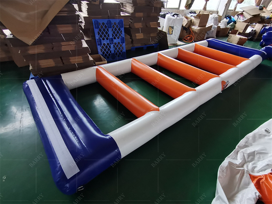 Opblaasbaar drijvend waterpark Op maat gemaakt ontwerp en waterdichte kenmerken Luchtblazer accessoires inbegrepen