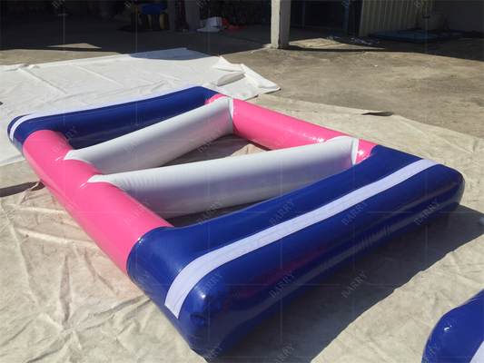Waterplezier met onze opblaasbare drijvende waterpark en luchtblazer.