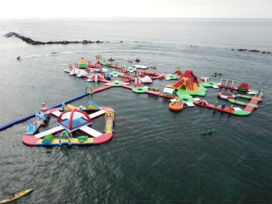 Waterdicht opblaasbaar drijvend waterpark, bepaald door grootte en snelle verzending per vliegtuig