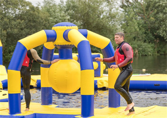 PVC waterpark op het meer bepaald door de grootte voor groepsactiviteiten en plezier