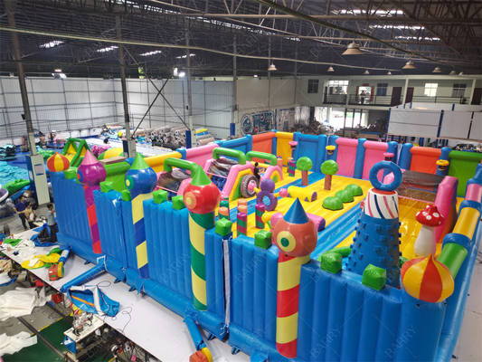 Custom World'S Biggest Kids Indoor Bounce House Theme Park Opblaasbare speeltuin