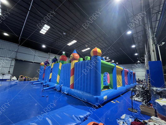 Buiten waterpark opblaasbaar water speeltuin pretpark binnen speeltuin trampoline park