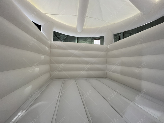 5x4.5x4.5m Witte Opblaasbare Binnenspeelkussens Met Dak Opblaasbare Springkastelen Voor Bruiloft