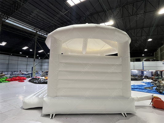 5x4.5x4.5m Witte Opblaasbare Binnenspeelkussens Met Dak Opblaasbare Springkastelen Voor Bruiloft