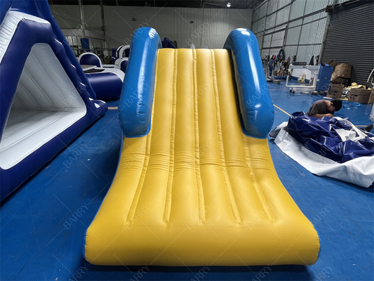 Meer opblaasbare water toren klimglijbaan, fabriek directe verkoop opblaasbare zwevende water glijbaan voor waterpark
