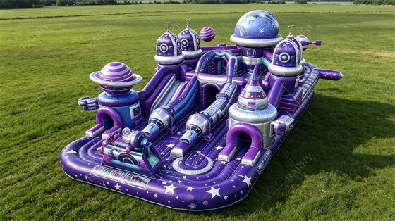 Purple Galaxy Astronaut opblaasbare speeltuin. Educatief thema springkasteel met glijbanen en planetaire obstakels. Commerciële PVC voor school- en museumevenementen.
