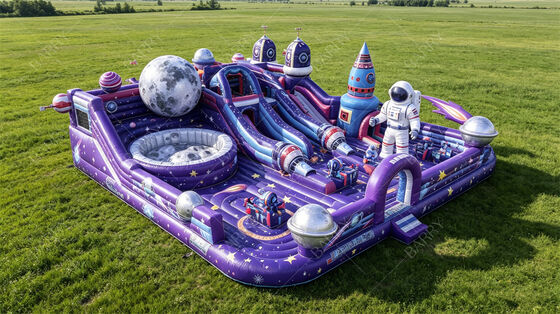 Purple Galaxy Moon Base opblaasbare speeltuin. Commercieel geschikt ruimtesprongkasteel met glijbanen, maanput en astronautenfuncties. Voor huurbedrijven en festivals.