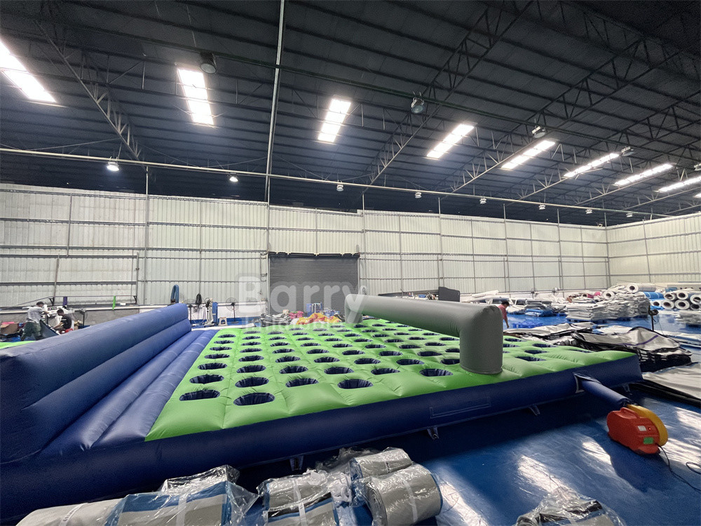 17.5m(L) X7.4m(W) X1.2m(H) Pvc Tarpaulin Opblaasbare Matras Run For Insane Opblaasbare 5k Hindernisbaan Run