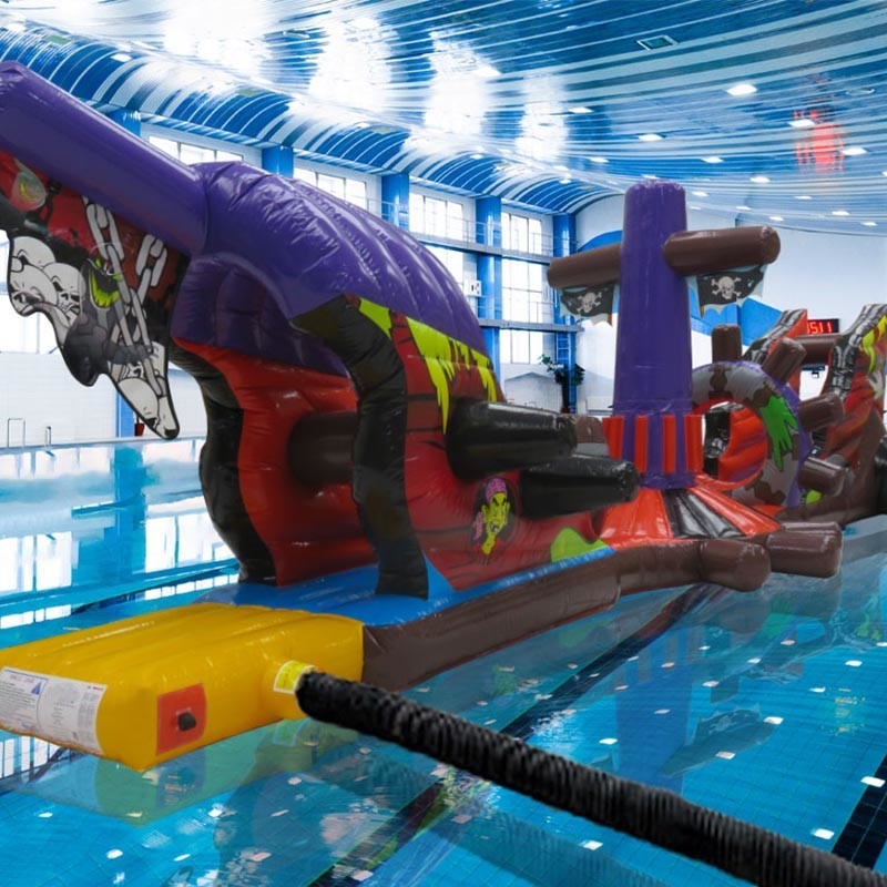 Op maat gemaakte 12.5M spookschip zwembad opblaasbaar opblazen water obstakelbaan voor zwembad spelen