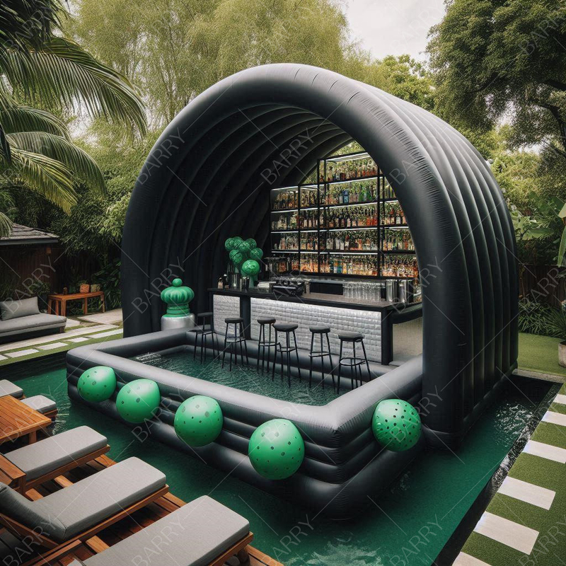 Zwarte en groene achtertuin Drijvende opblaasbare water zwembad Bar met zitplaatsen Lifesize opblaasbare zwembad Bar Commercieel