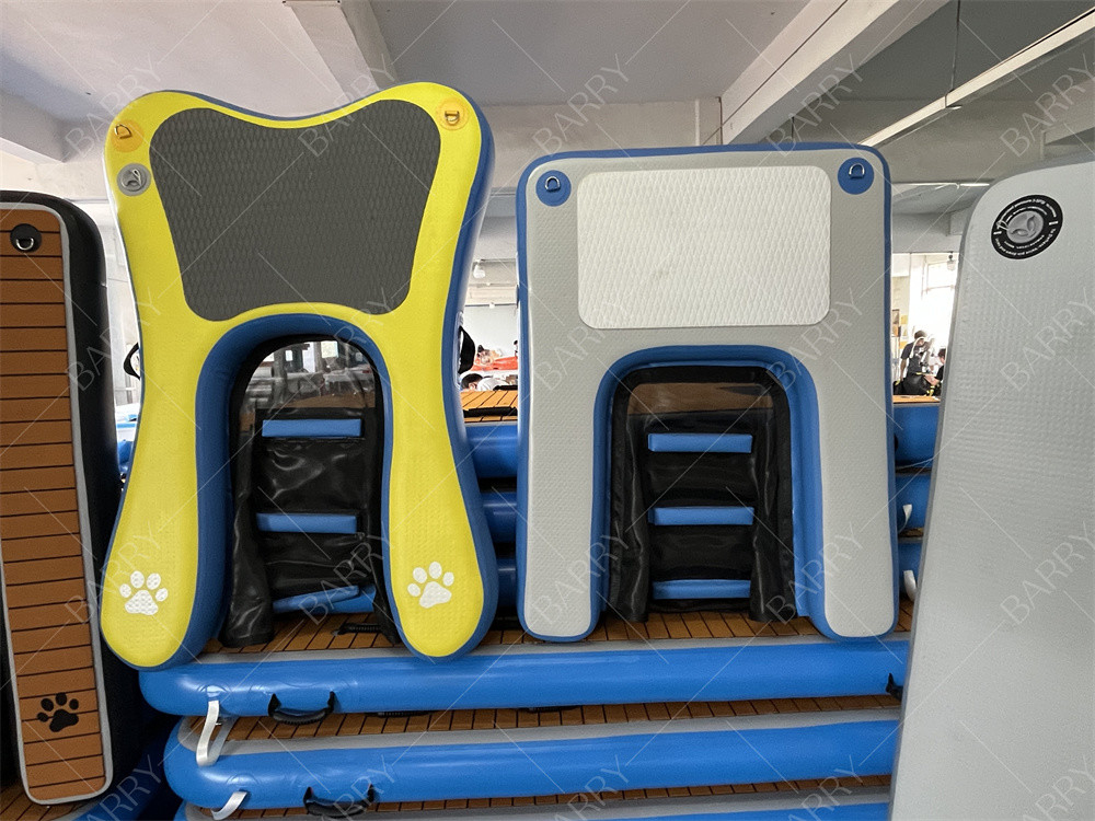Honden op waterladder treden opblaasbaar pvc hondendock ramp water voor honden