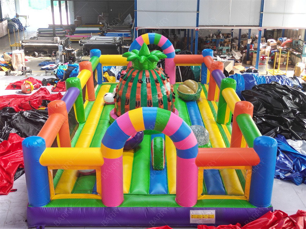 Custom Commercial Hindernisbaan Fruit opblaasbaar pretpark met ananas Klimmuur Voor feestverhuur