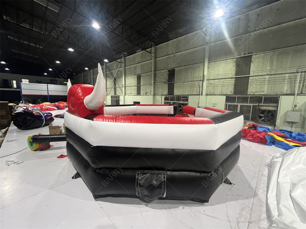 Opblaasbare mechanische stierenrij voor volwassenen - Red Rodeo Simulator