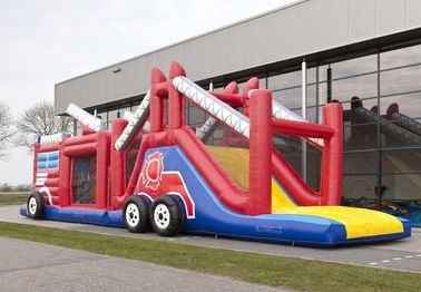 Grappige van het de Spronghuis van de Brandvrachtwagen de Hinderniscursus met het Beklimmen van Muur
