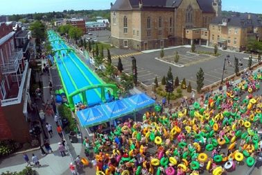 300 Meters snakken Lucht Verzegelde Reuze Opblaasbare Waterdia naar een Dag van de Familiepret