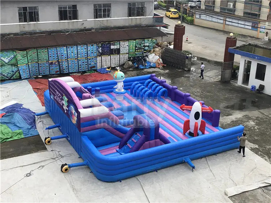 Opblaasbaar Trampolinepark van aangepast zeildoek Aantrekkelijk opblaasbaar springkasteel voor speeltuinen