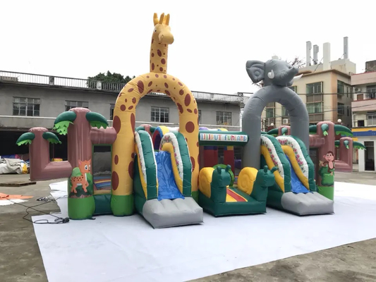 Speeltuin Jungle Thema Opblaasbaar Pretpark Springkasteel Met Glijbaan
