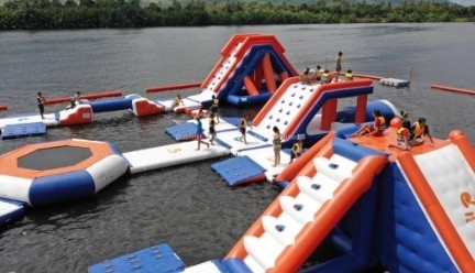 0.9mm PVC opblaasbaar drijvend waterpark opblaasbaar obstakelbaan op water EN71