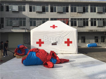 Openlucht Medische Opblaasbare Tent van het bevorderings de Witte Rode Kruis met Embleemdruk