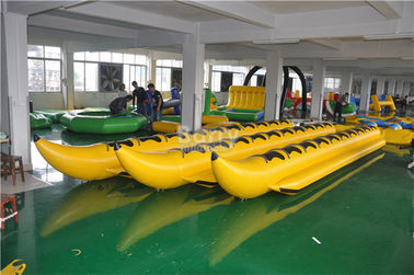 Het gele Opblaasbare Speelgoed van het het Geteerde zeildoekwater van pvc van de Banaanboot voor Waterpark