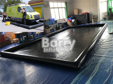 De zwarte Opblaasbare de Autowasserettemat van pvc paste de Mobiele Mat van de Waterinsluiting aan