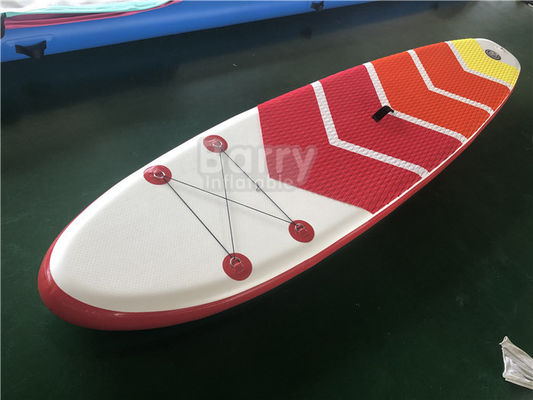 OpenluchtdieTribune op pvc-Sup Peddel voor Visserij het Surfen wordt geplaatst