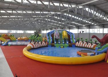 Reuze Openluchtspelmateriaal die Opblaasbaar Waterpark voor Jonge geitjes verbazen